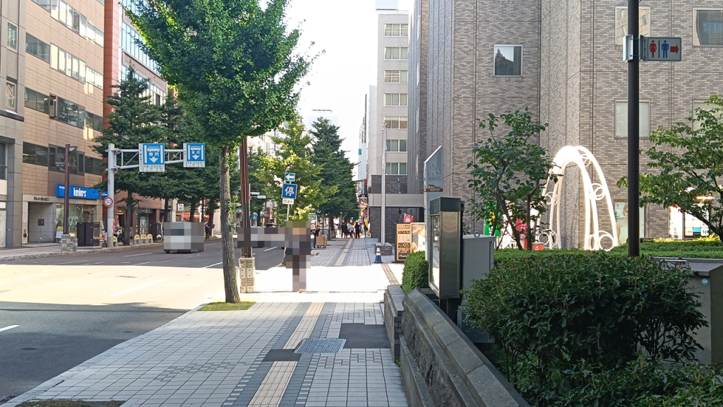 時計台横の歩道