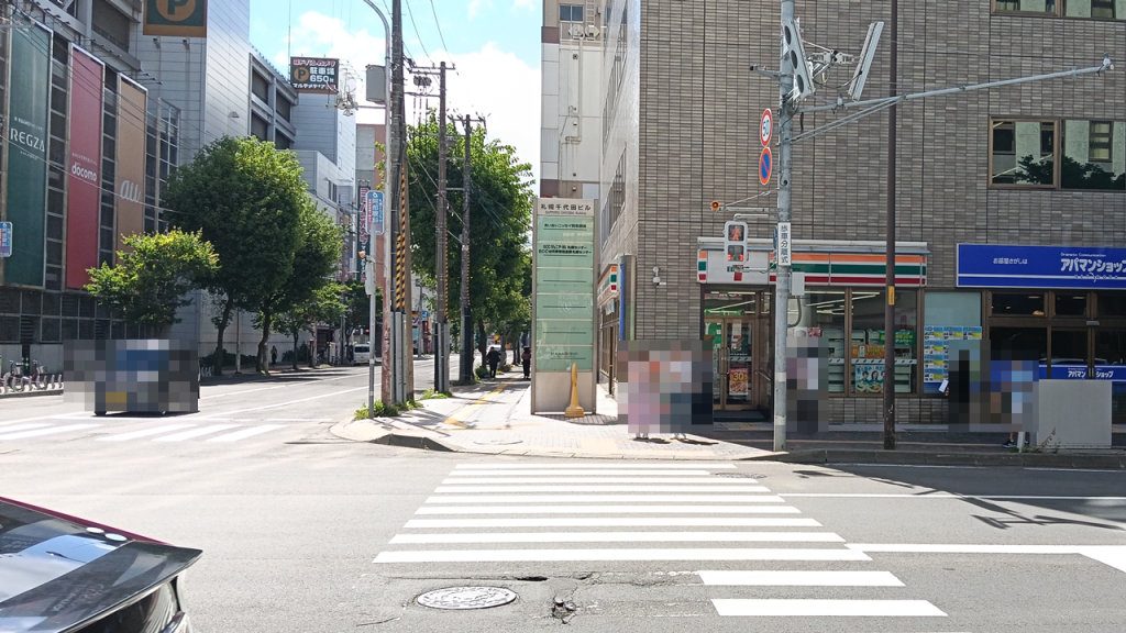 セブンイレブンが見える交差点